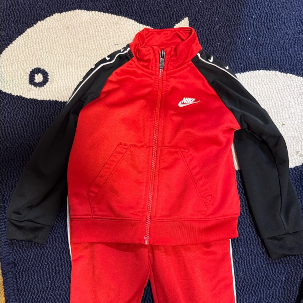 2 piece Nike track suit - can’t go wrong!